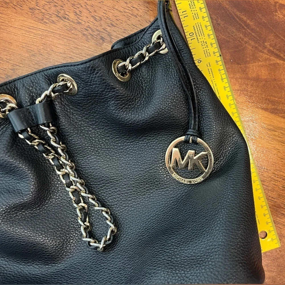 Michael Kors black Frankie Messenger bag purse
